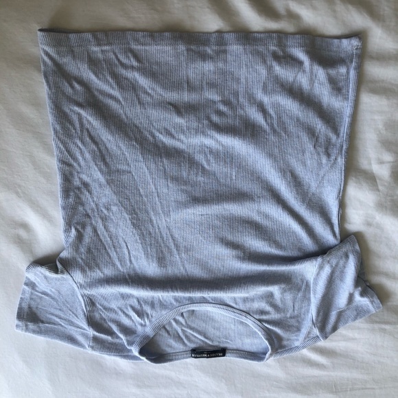 Pretty light blue Brandy Melville t-shirt - Picture 3 of 3